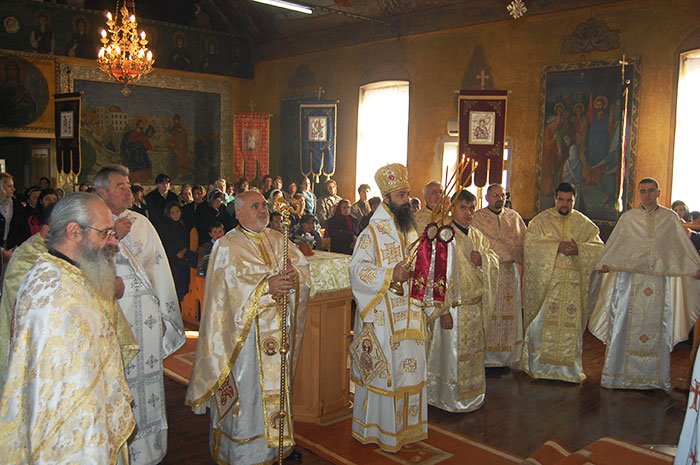 Hramul Parohiei Grabaţ 109880