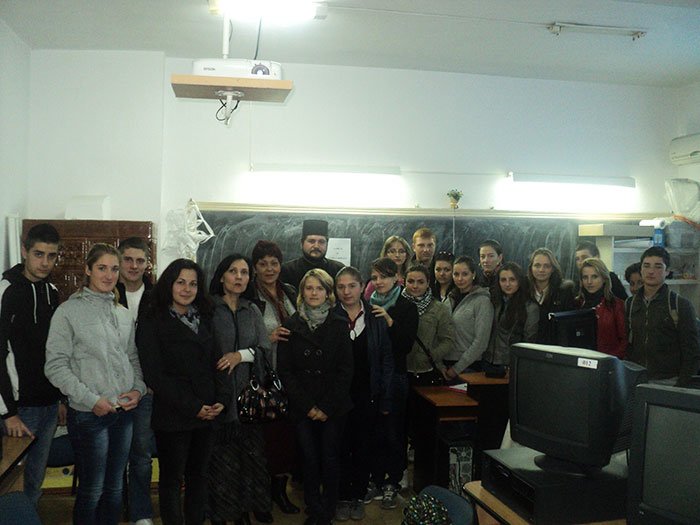 Dezbatere despre familie cu tinerii din Parohia Pechea 109891