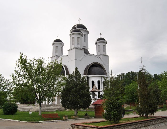 O nouă biserică în cartierul reşiţean Govândari 109932