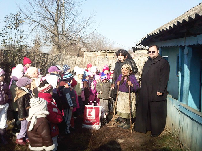 „Bucuria de a dărui“, la Coşula 110225