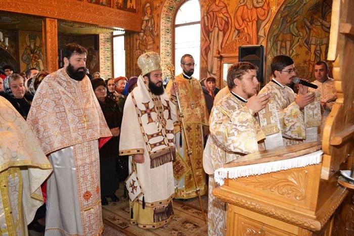 Biserica Mănăstirii Vasiova a fost resfinţită 110228
