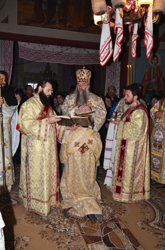 Slujbă arhierească la Parohia Noapteşa 110280