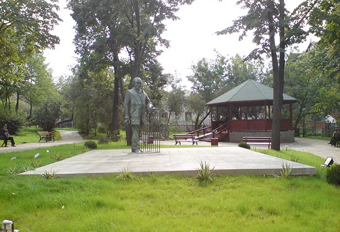 Expoziţie fotografică cu troiţele din Olt 110315