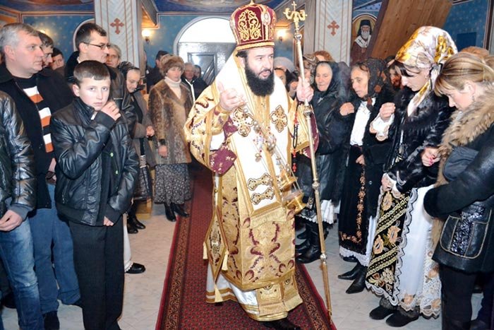 Liturghie arhierească în Parohia Sub Margine 110338