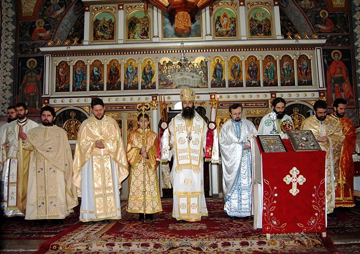 PS Paisie Lugojeanul a slujit în Parohia Jebel 110339