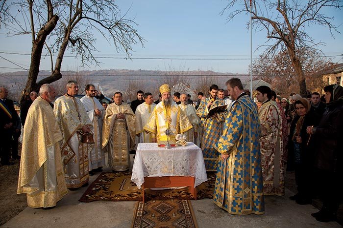 Resfinţire de biserică în Parohia Stejari 110341