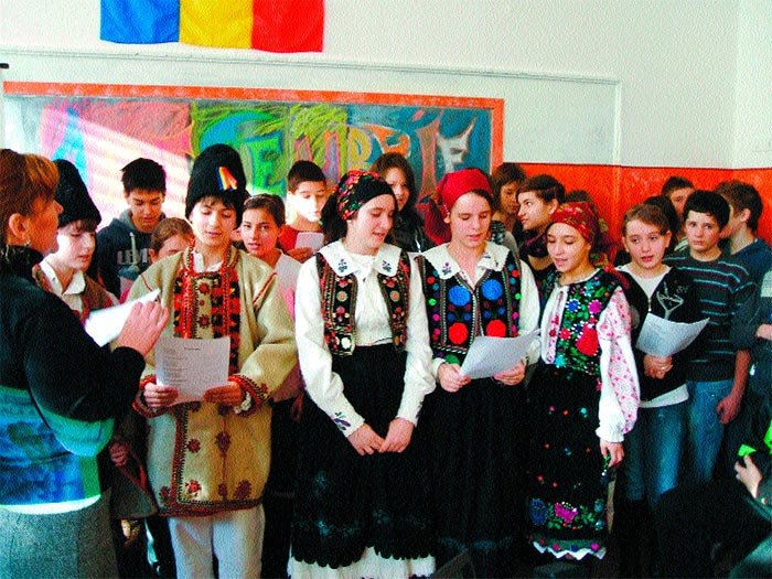 Praznicul Sfântului Andrei şi Ziua Naţională la Liceul Teologic Oradea 110398