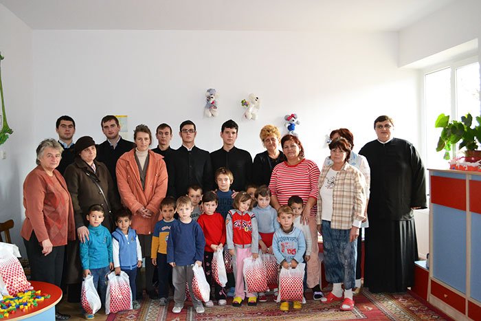 Daruri pentru sute de copii, din partea Sfântului Nicolae 110487