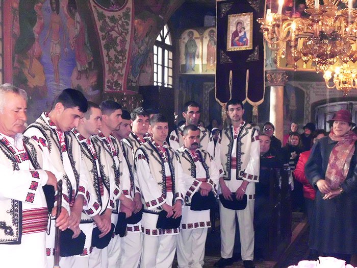 Colindători şi tradiţii de iarnă la Nou Român 110537