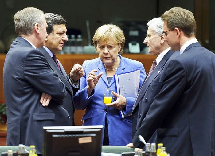 Propuneri radicale pentru salvarea euro 110534