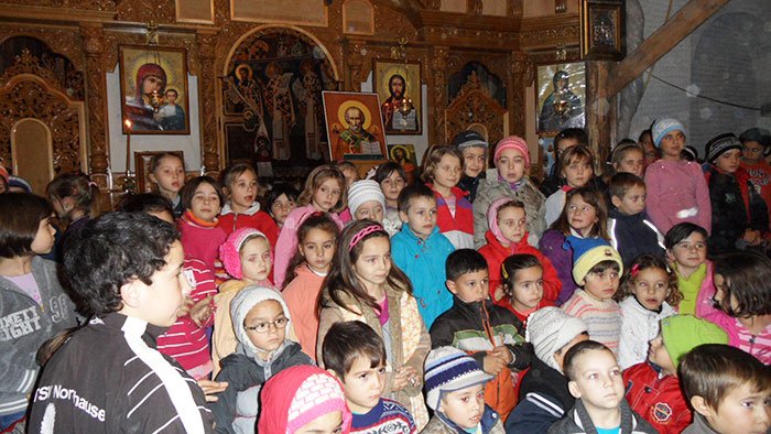 Darurile Sfântului Nicolae pentru copiii Parohiei Slimnic 110566