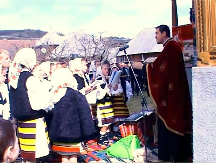 Corul de copii din Ieud a colindat românii din Paris şi Londra 110643