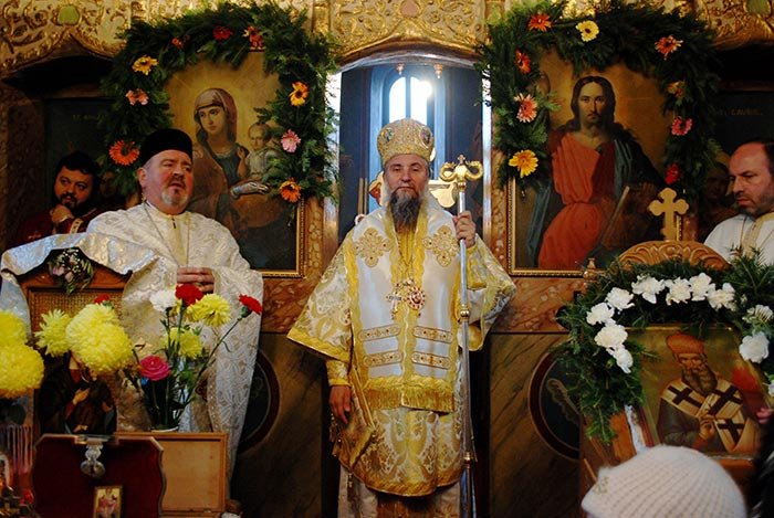 Liturghie arhierească la altarul Bisericii Albe 110656