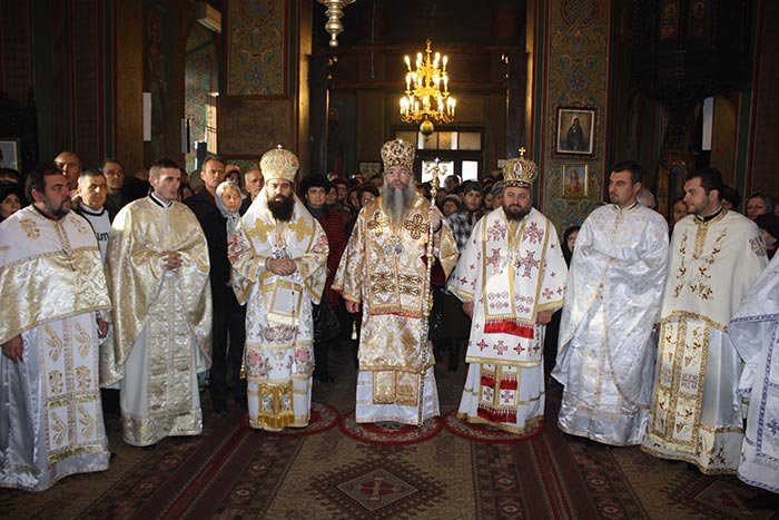 Sobor de arhierei în oraşul Caracal 110710