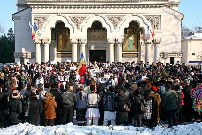 „Colindul sfânt şi bun“ în Eparhia Dunării de Jos 110720