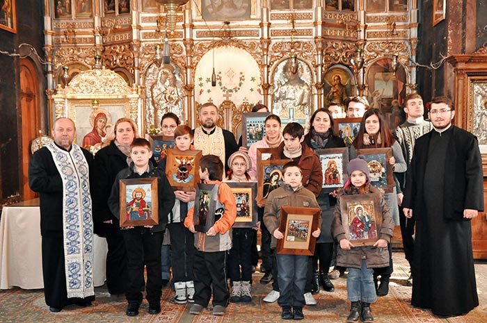 Darurile Parohiei Dobroteasa către români din diaspora 110724