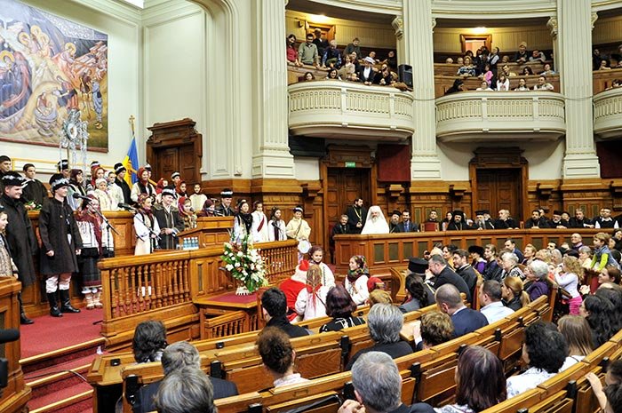 Cete de colindători în Aula Palatului Patriarhiei 110790