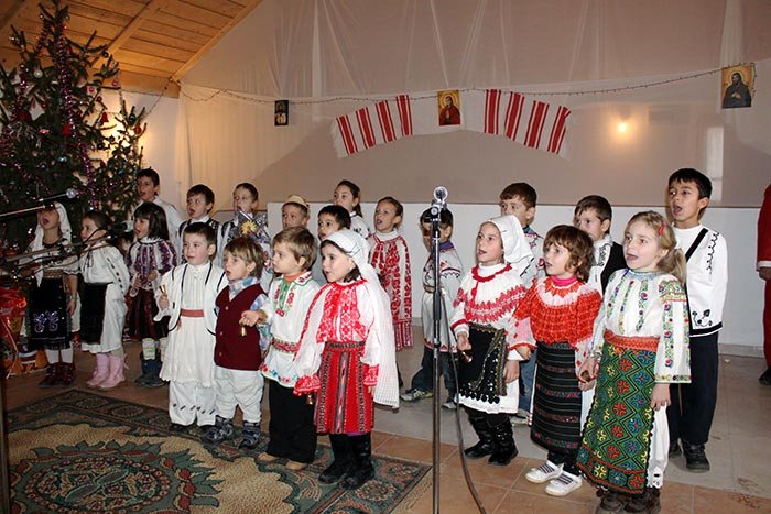 Festival judeţean de colinde în comuna vâlceană Amărăşti 110806