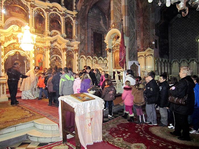 Sute de copii s-au împărtăşit la Parohia Timişoara-Fabric 110803