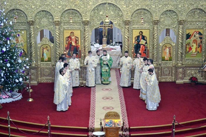 „Alaiul colindătorilor“ din Catedrala episcopală din Caransebeş 110831
