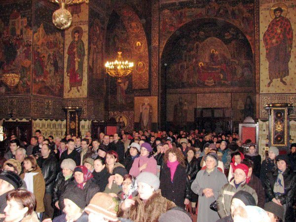 De Crăciun, creştinii sunt gazde în casa Domnului 110827