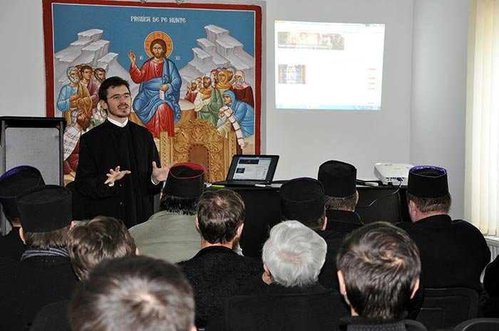 „Reţeaua de saituri pentru parohii“, prezentată la Săveni 110873