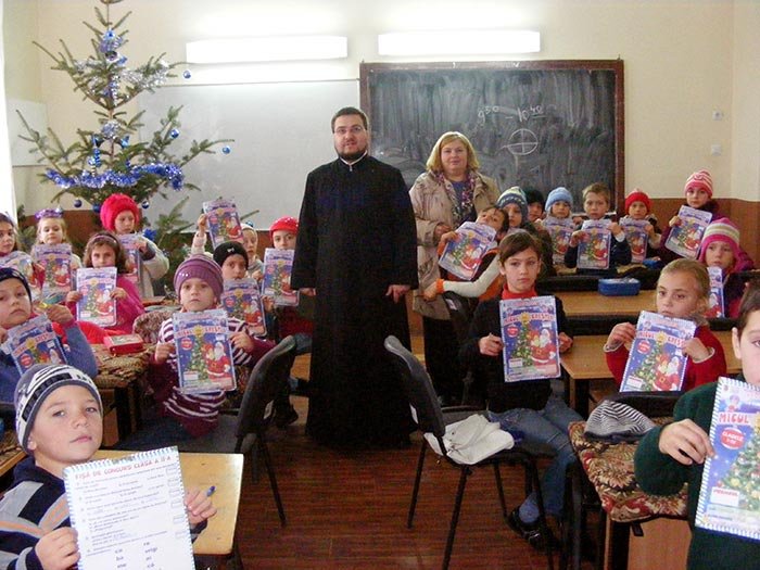 Concurs dedicat Crăciunului, la Şcoala Strunga 110906