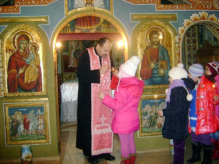 Copiii i-au colindat pe profesori la Buzău 110920