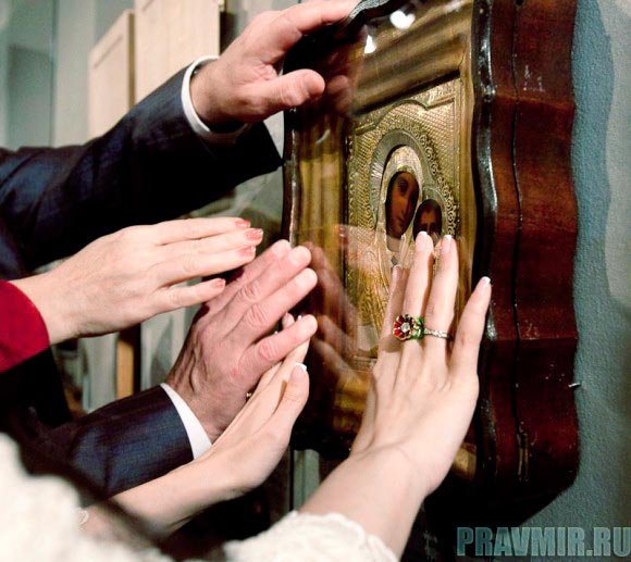 Expoziţie de icoane pentru nevăzători 110945