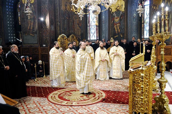 Slujbe speciale de praznicul Naşterii Domnului 110918