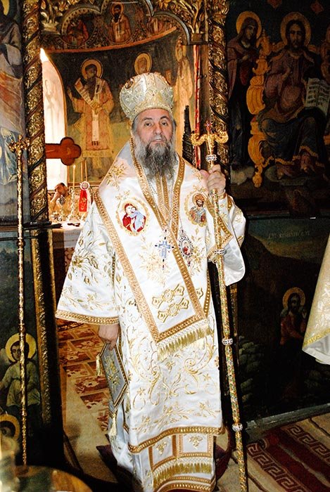Liturghie arhierească în lavra din inima Olteniei 111016