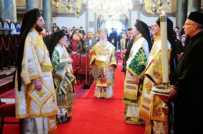 Patriarhul Ecumenic a fost colindat de românii din Istanbul 111003