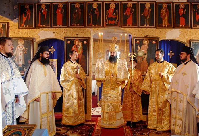 Slujiri arhiereşti la Lugoj şi Dobreşti 111015