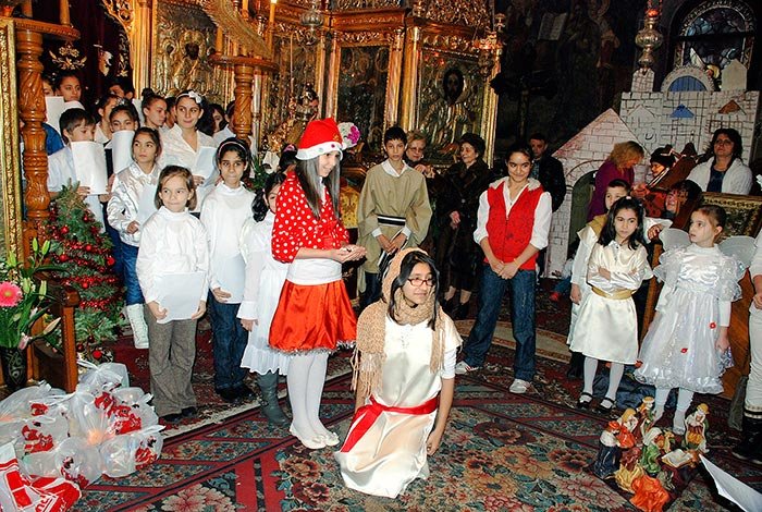 Teatru religios şi daruri la Biserica Olari 111000