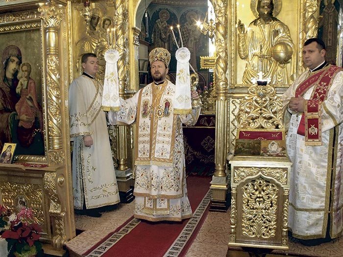 „Tradiţie sfântă în port şi colind“, la Bârlad 111019