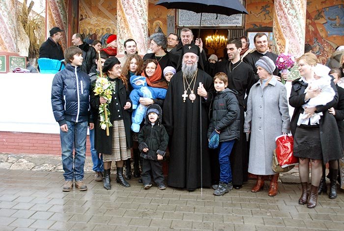 Liturghie arhierească în Parohia Brânduşa 111166