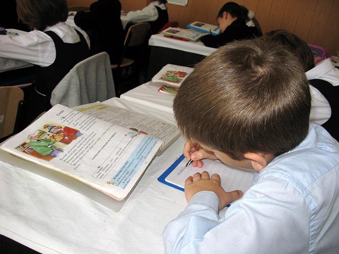 Elevii pot fi şcolarizaţi şi la domiciliu 91329