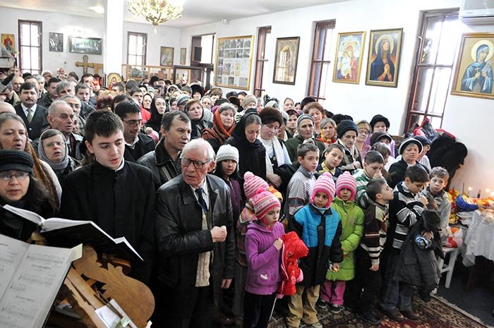 Binecuvântare arhierească în parohia „Sfinţii Împăraţi Constantin şi Elena“ – Poitiers 91431