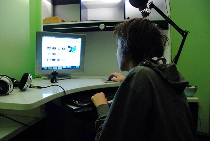 Conexiunea între generaţii în lumea digitală 91434