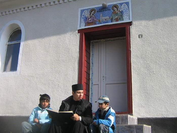 Un loc unde copiii aleg Şcoala şi Biserica 91467