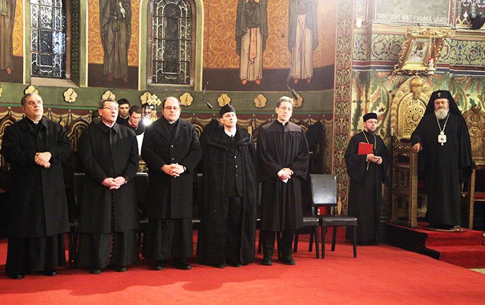 Creştinii se roagă împreună pentru unitate 91542