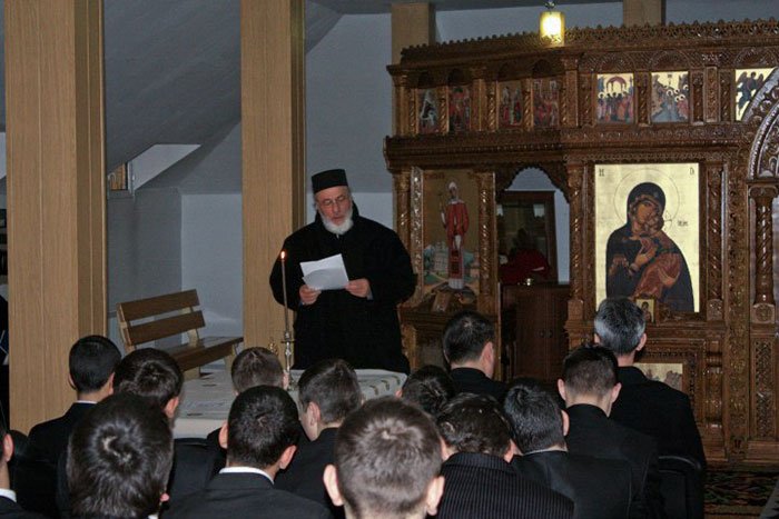 Simpozion dedicat poetului Mihai Eminescu 91552