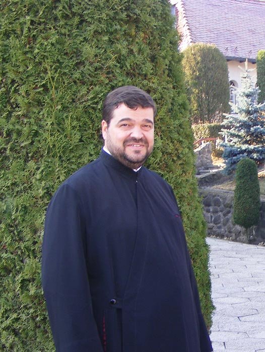 Răspunsuri duhovniceşti: Prin Botez intrăm în comuniune cu sfântul al cărui nume îl purtăm 91676