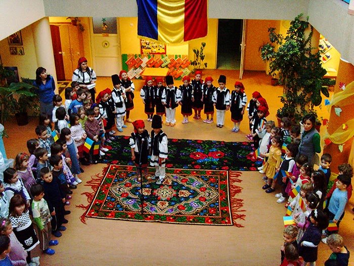 Sărbătoarea Unirii la Grădiniţa „Sfântul Ioan cel Nou de la Suceava“ 91658