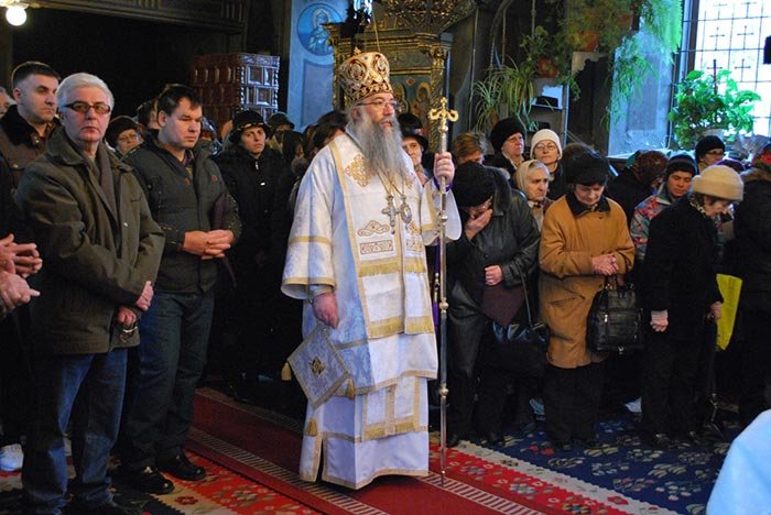 Sfântă Liturghie arhierească la Biserica „Maioreasa“ din Severin 91652