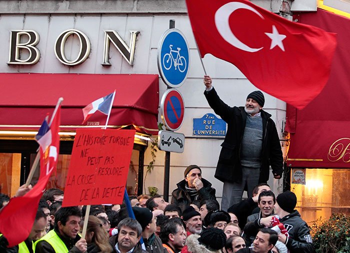 Franţa îi va incrimina pe cei care neagă genocidul suferit de creştinii armeni 91764