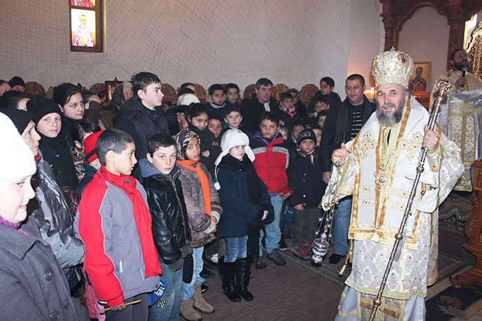 Bucurie liturgică, misionară şi filantropică la Toflea 91787