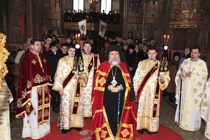 Slujbe arhiereşti în cinstea Sfinţilor Trei Ierarhi 91800