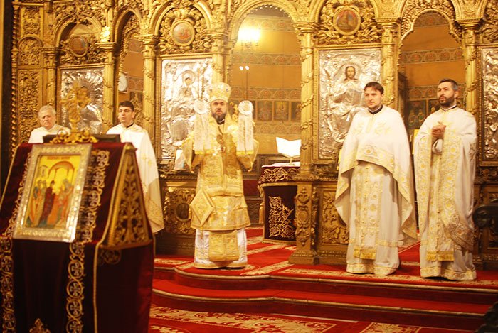 Slujire arhierească la Biserica „Domniţa Bălaşa“ 91861