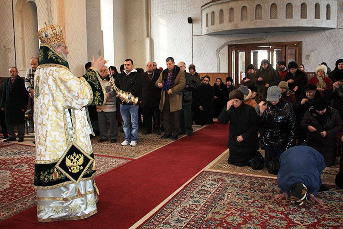 Credincioşii din Trivale, binecuvântaţi de arhiepiscop 91878